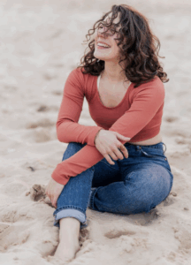 Manon Lavoix plage sourire